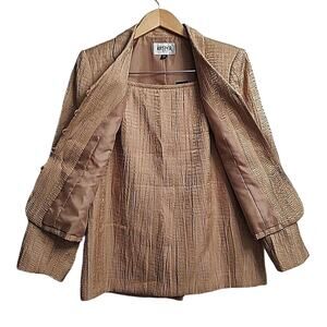 Kasper Petite Women's 2 piece Suit Gold seersucker Button Jacket Skirt Size 10P
